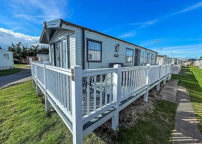 Stunning 6 Berth Caravan At Suffolk Sands Holiday Park Ref 45031G