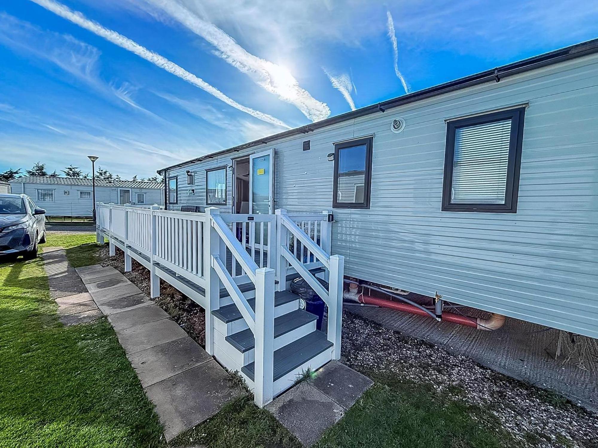 Stunning 6 Berth Caravan At Suffolk Sands Ref 45031g Campsite Felixstowe