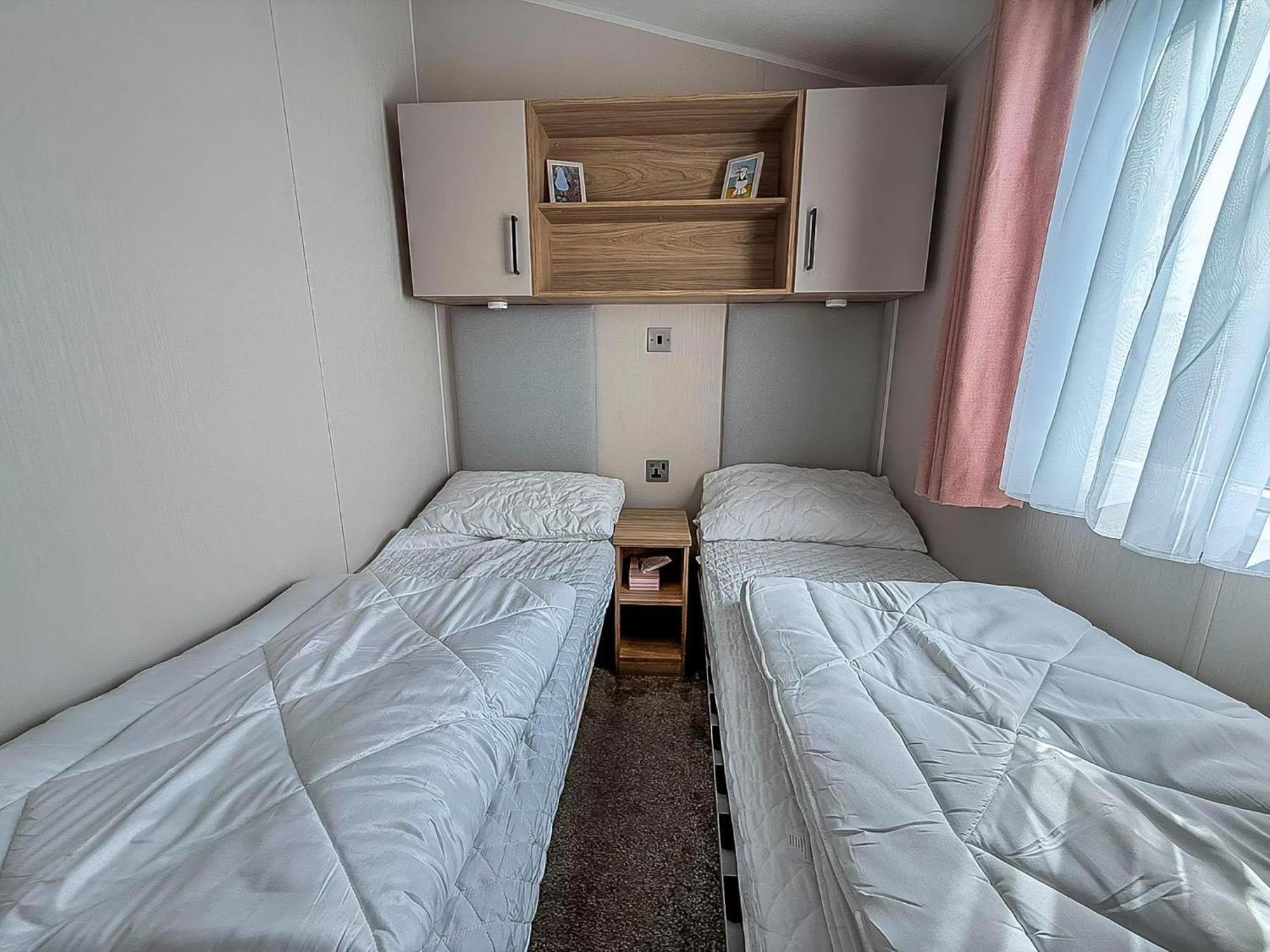 Campsite Stunning 6 Berth Caravan At Suffolk Sands Ref 45031g Felixstowe