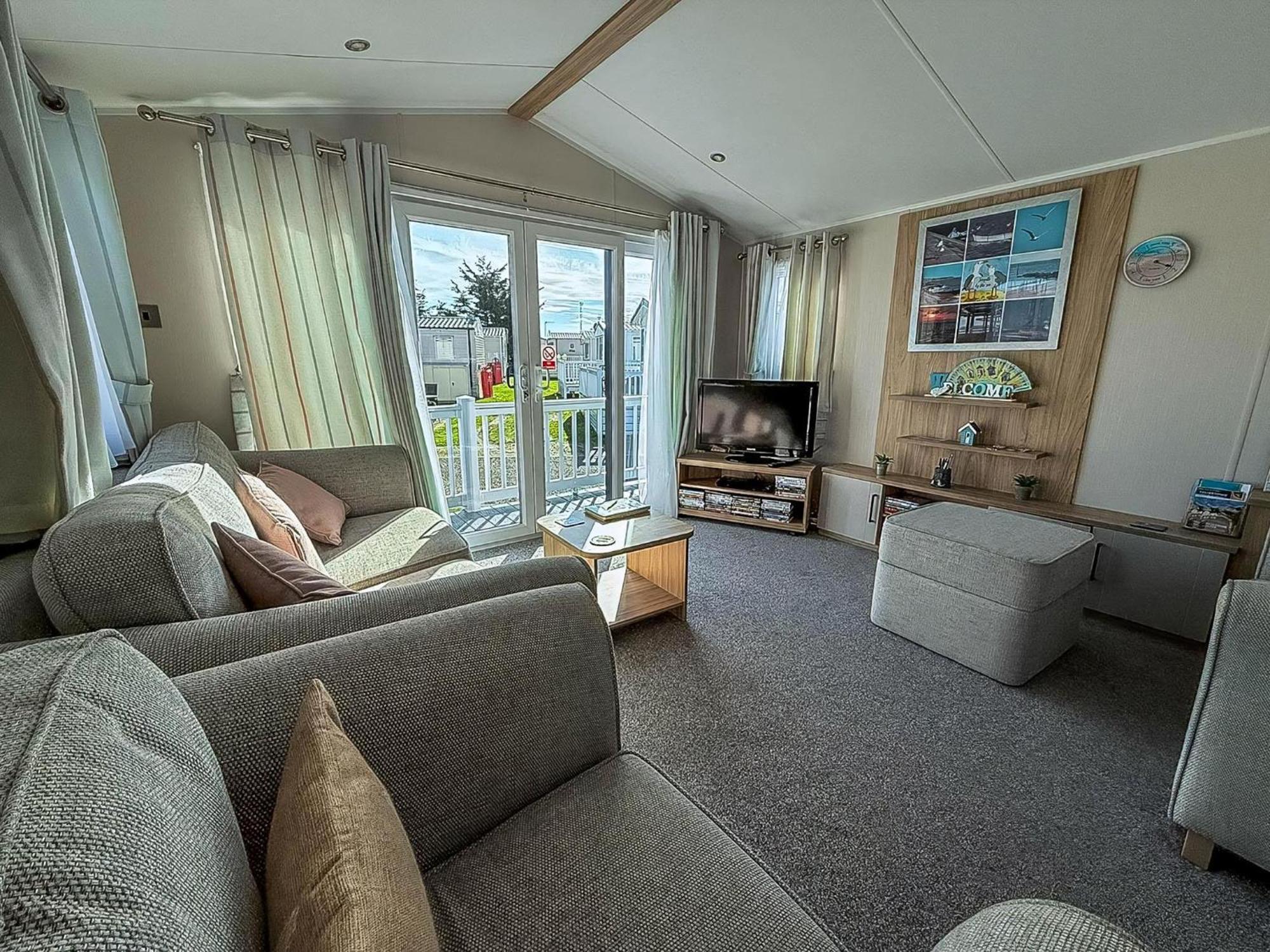 Stunning 6 Berth Caravan At Suffolk Sands Ref 45031g * Felixstowe