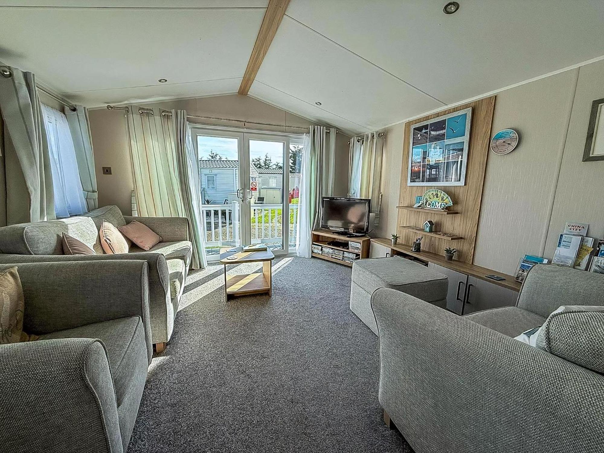 Campsite Stunning 6 Berth Caravan At Suffolk Sands Ref 45031g