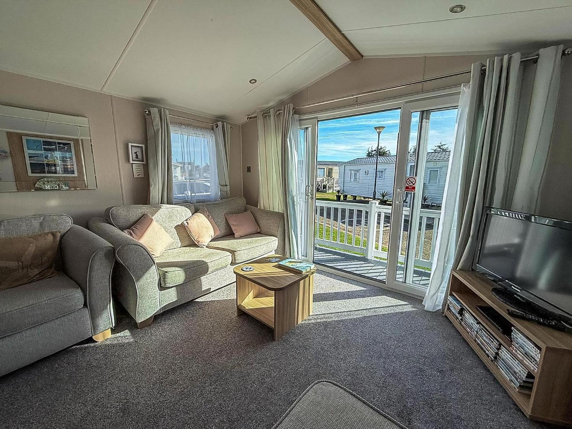 Stunning 6 Berth Caravan At Suffolk Sands Ref 45031g * Felixstowe
