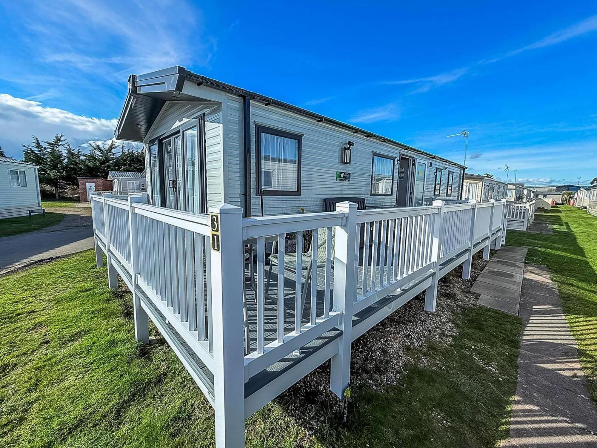 Campsite Stunning 6 Berth Caravan At Suffolk Sands Ref 45031g