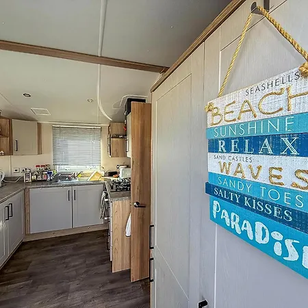 Stunning 6 Berth Caravan At Suffolk Sands Holiday Park Ref 45031G Felixstowe Exterior photo