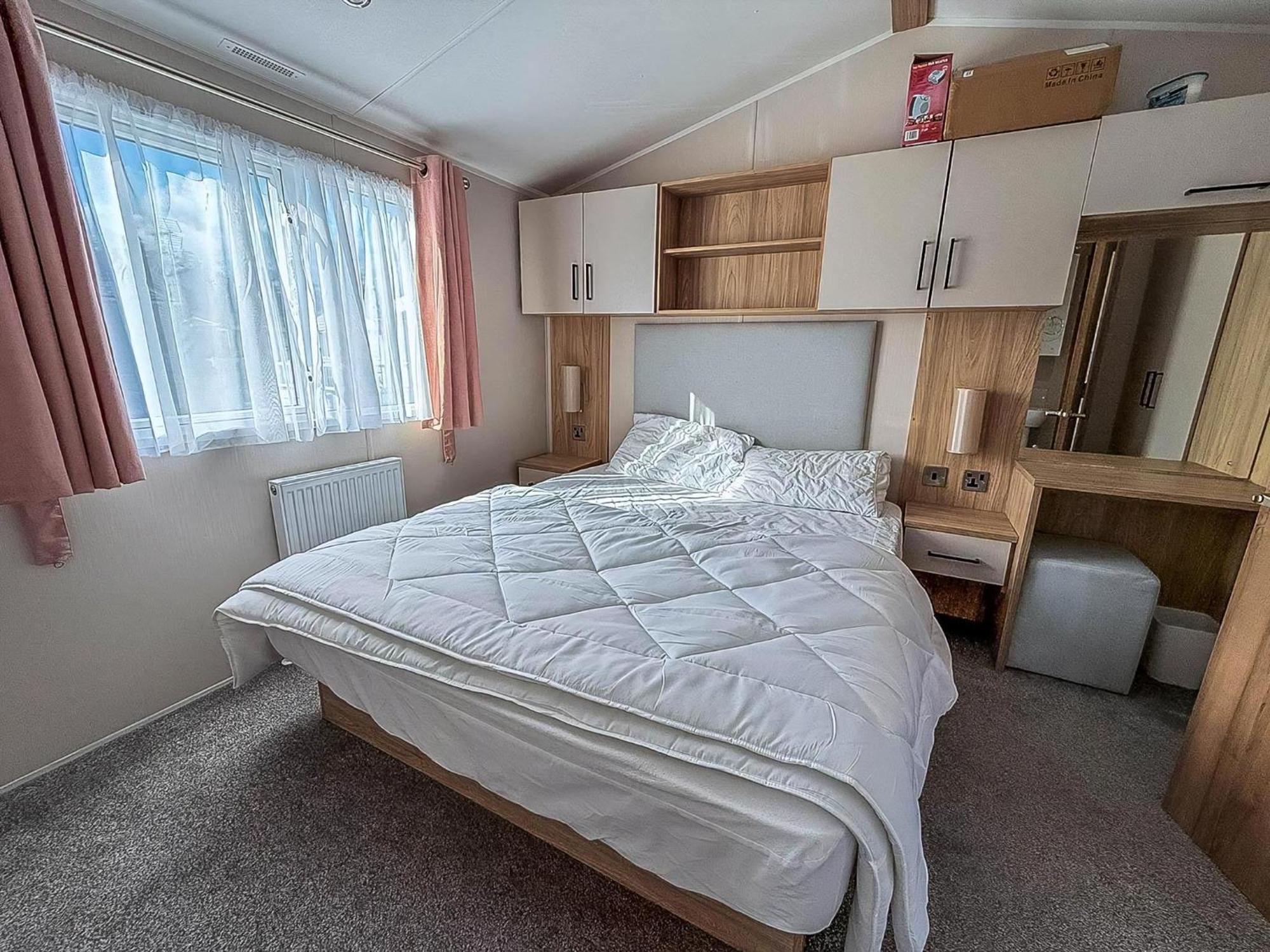 Stunning 6 Berth Caravan At Suffolk Sands Ref 45031g Felixstowe